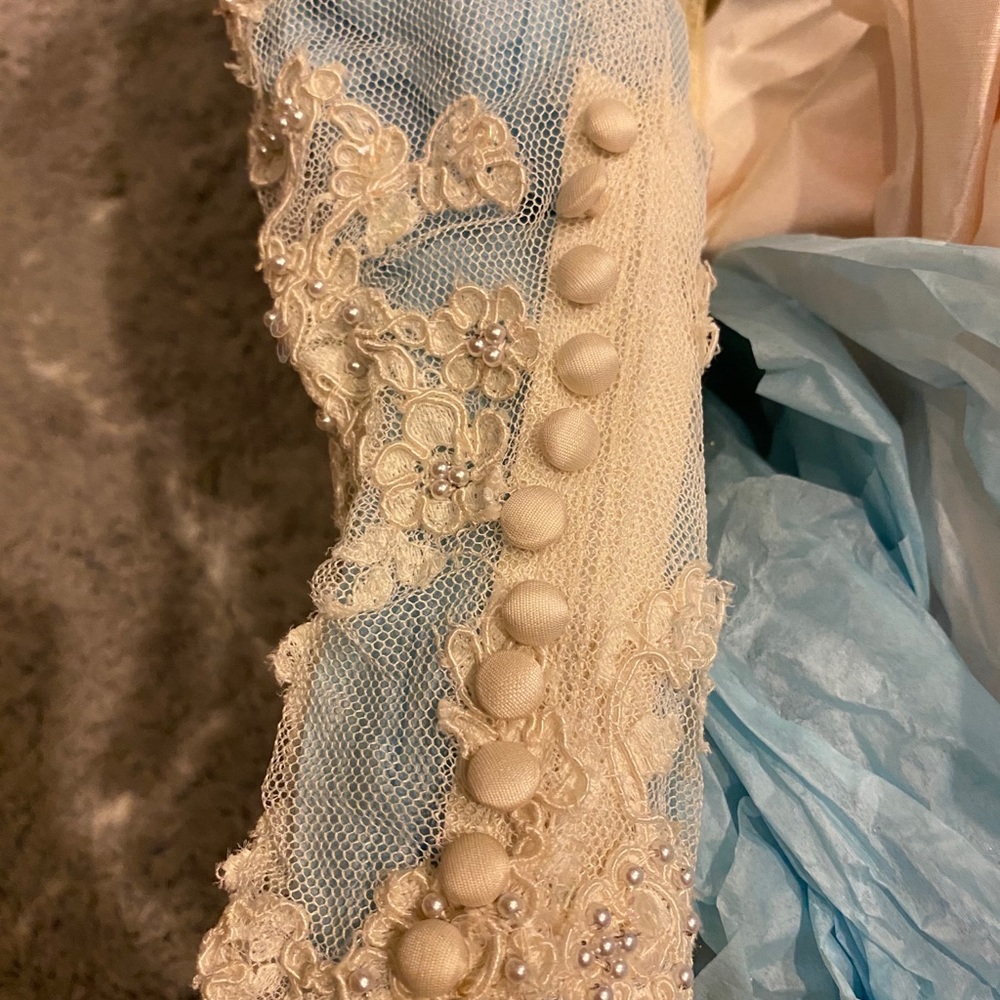 Priscilla of Boston Wedding Gown - Picture 8 of 12